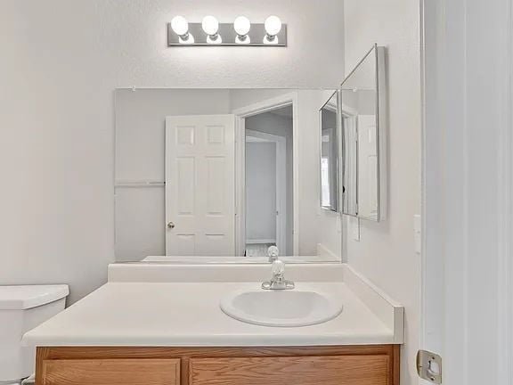 Building Photo - This is a lovely halfplex with 2 stories, 3 bedrooms, and 2.5 bathrooms in a quiet HOA neighborhood