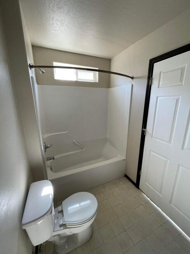 Building Photo - 402 Fortaleza Ln