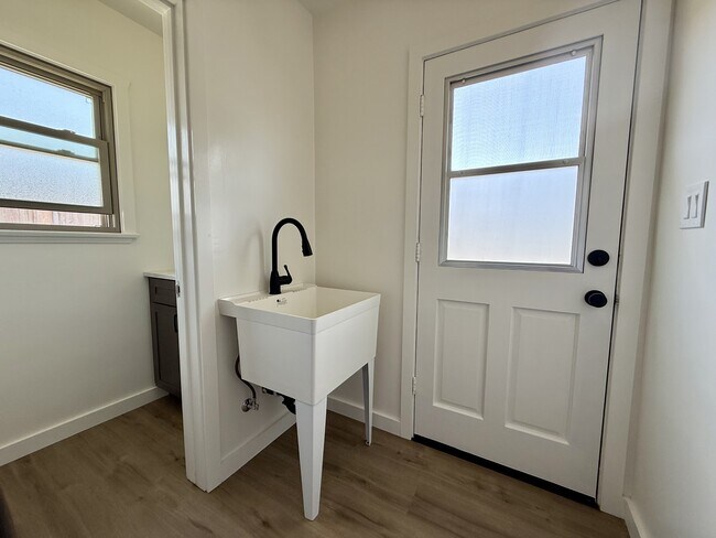 Foto del edificio - 5530 W 133rd St