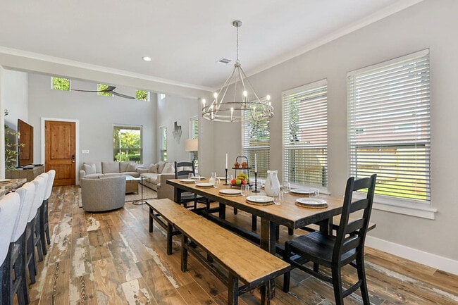 Building Photo - 105 Anderson St