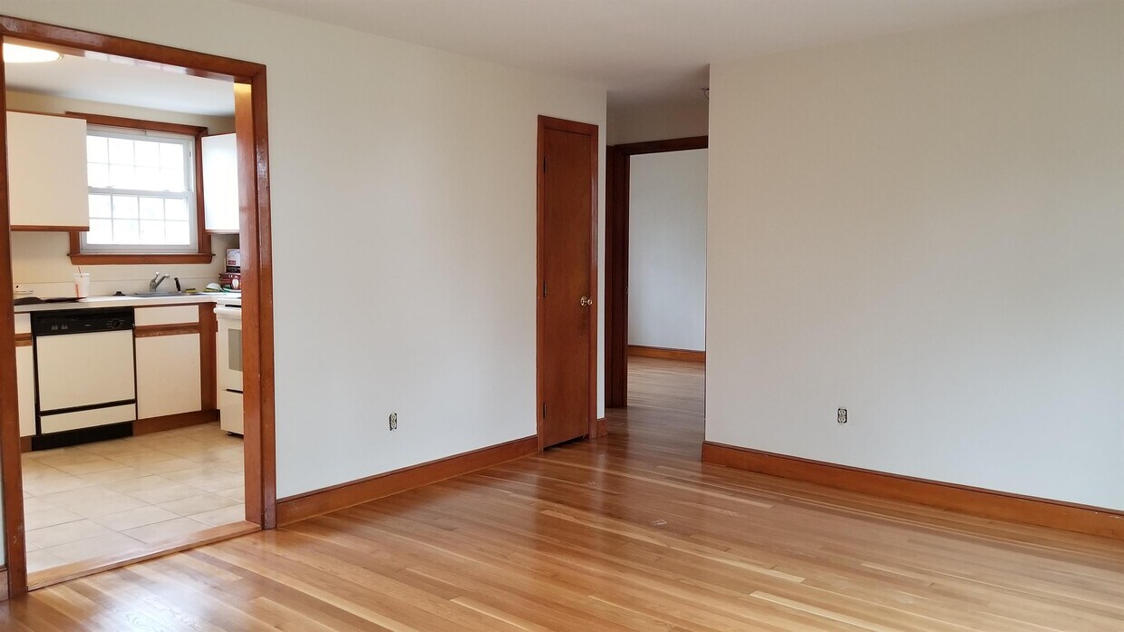 19 Park Ave Unit 4, Foxboro, MA 02035 Apartment for Rent in Foxboro, MA