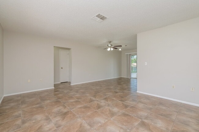 Foto del edificio - 11103 Mayflower Rd