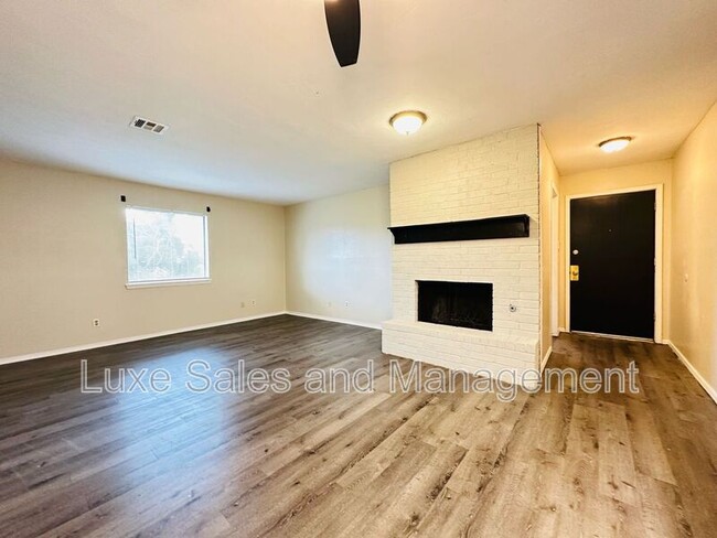 Foto del edificio - 522 Peppertree Ln
