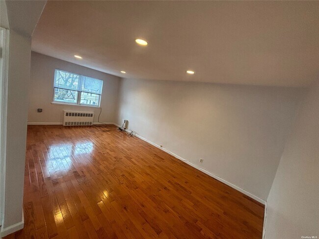 Foto del edificio - 200-23 45th Ave