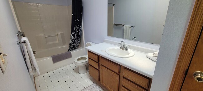 Foto del edificio - Fully Furnished 3 Bedroom House
