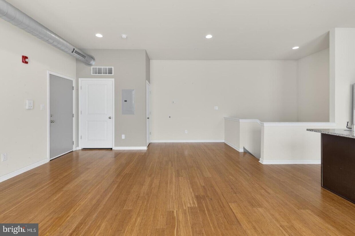Primary Photo - 2422 Frankford Ave