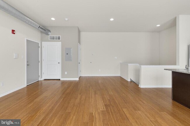 Building Photo - 2422-24 Frankford Ave