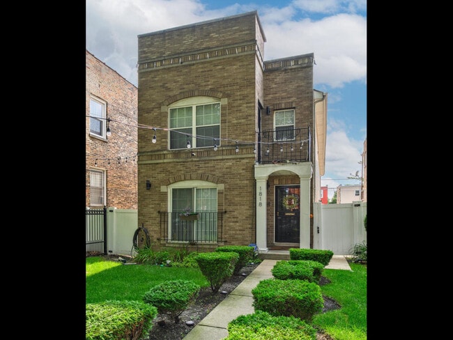 Foto del edificio - 1818 N Mason Ave