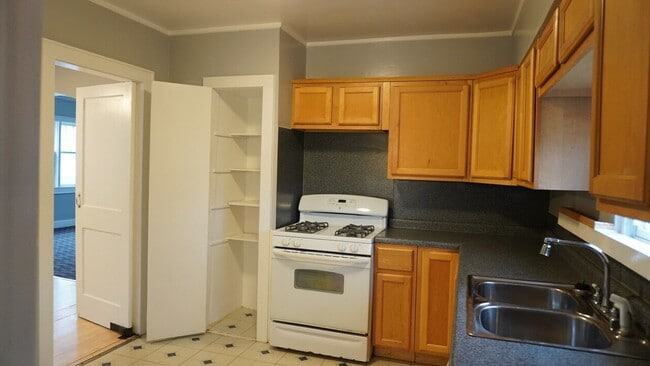 Foto del edificio - 649 Sibley St NW