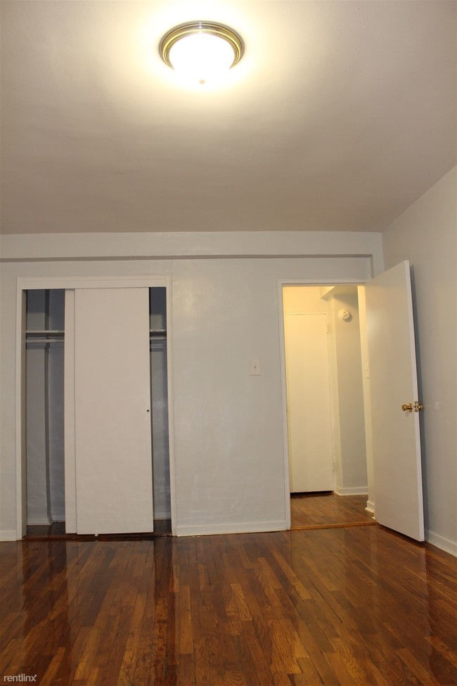 Building Photo - 955 Rutland Rd