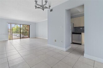 Building Photo - 10413 N Kendall Dr