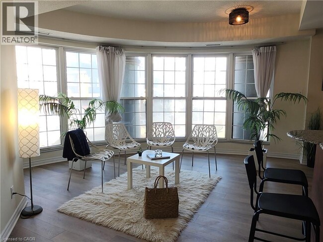 Building Photo - 135 James St S