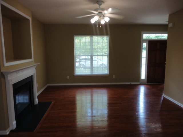 Building Photo - 8823 Twisted Pine Dr