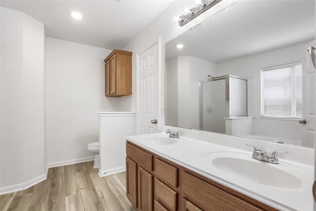 Foto del edificio - 21308 Grand National Ave