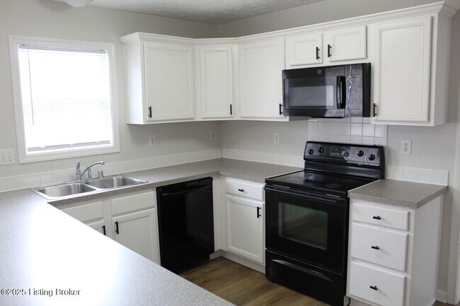 Building Photo - 10945 Symington Cir