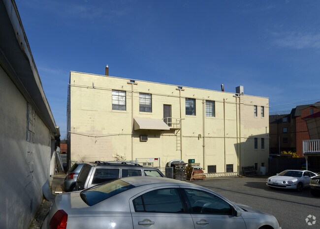 Building Photo - 345 Taunton Ave