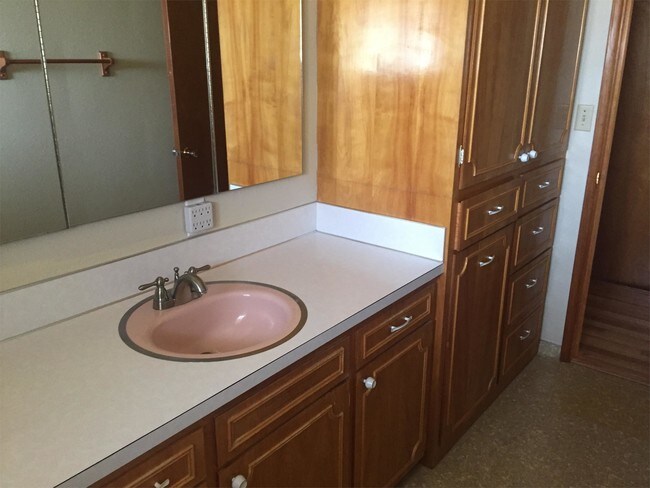 Photo - 688 SW Oakdale Ave