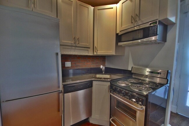 Building Photo - 326 E 35th St