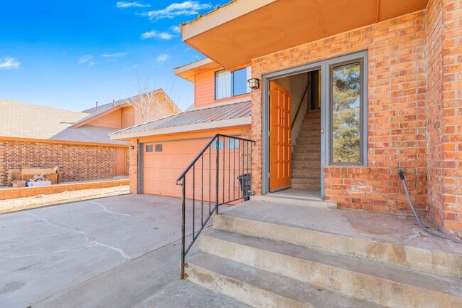 Building Photo - Beautiful 2-Story Home