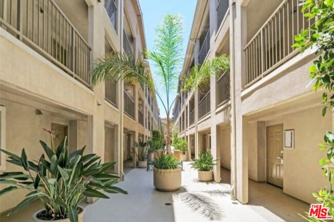 Foto del edificio - 1401 Lomita Blvd