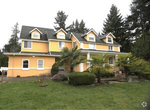 Building Photo - 3059 Bellevue Way NE