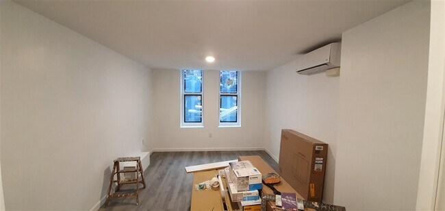 Building Photo - 205 8th St