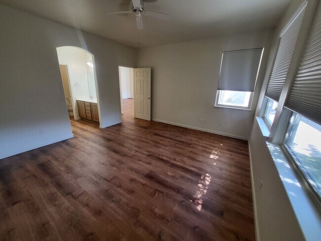 Foto del edificio - 1267 Quail Run Dr