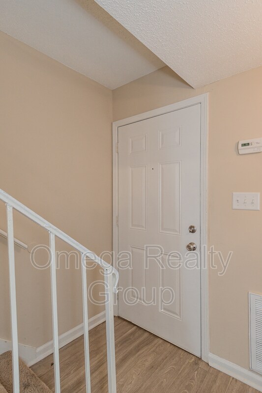 Building Photo - 3300 Warringwood Dr