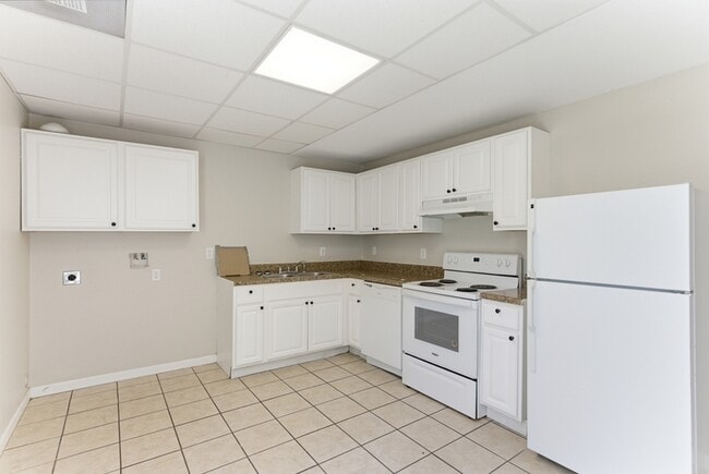 Building Photo - 3300-3374 Valley View Drive - 3374