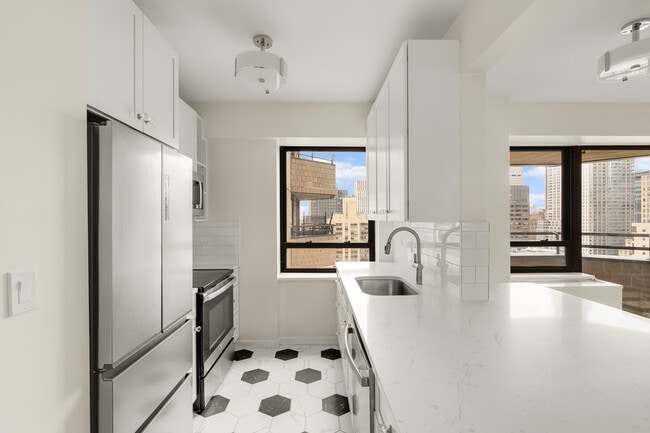 Building Photo - 240 E 47th St