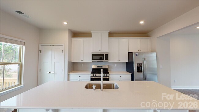 Foto del edificio - 104 Helm Ln