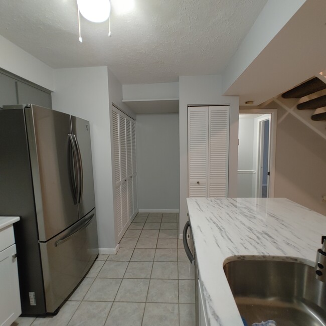 Foto del edificio - 8927 Somerset Blvd