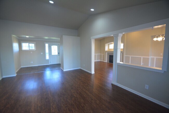 Building Photo - 1501 90th Dr NE