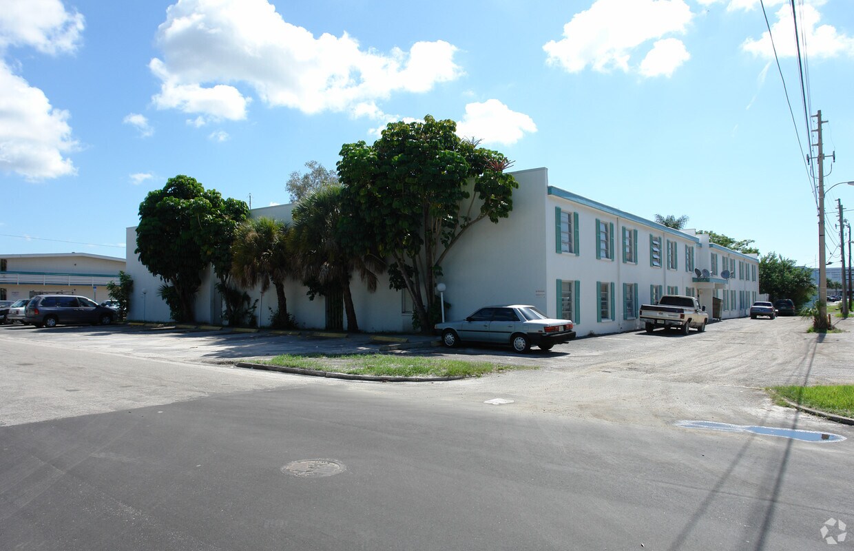 Building Photo - Lee Plaza Apartments