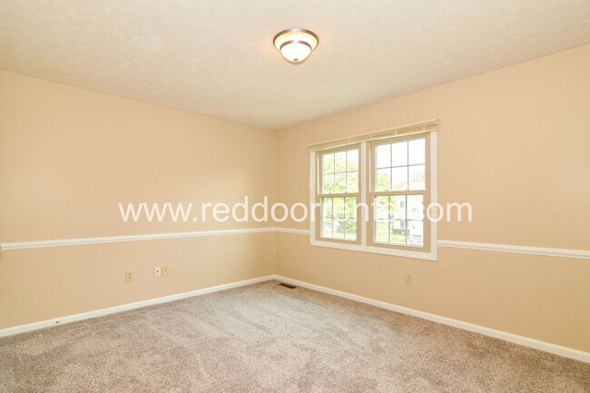 Foto del edificio - Coming Soon! A SINGLE-FAMILY HOME SITUATED DOWN THE STREET