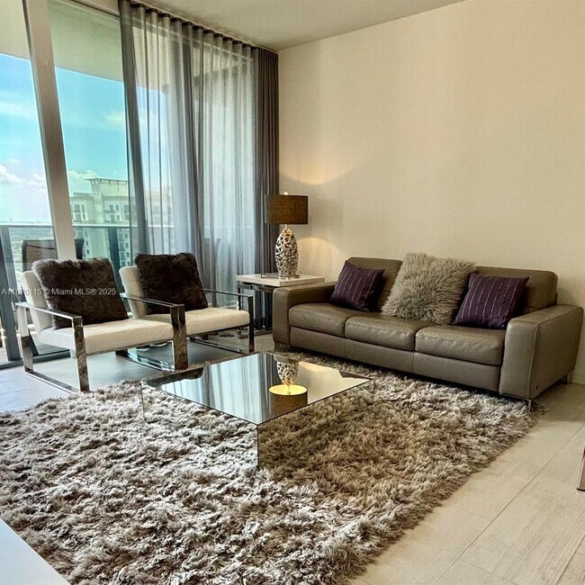 Building Photo - 1000 Brickell Plz