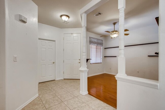 Building Photo - Stunning 1 Story 2 Bedroom Home in Summerl...