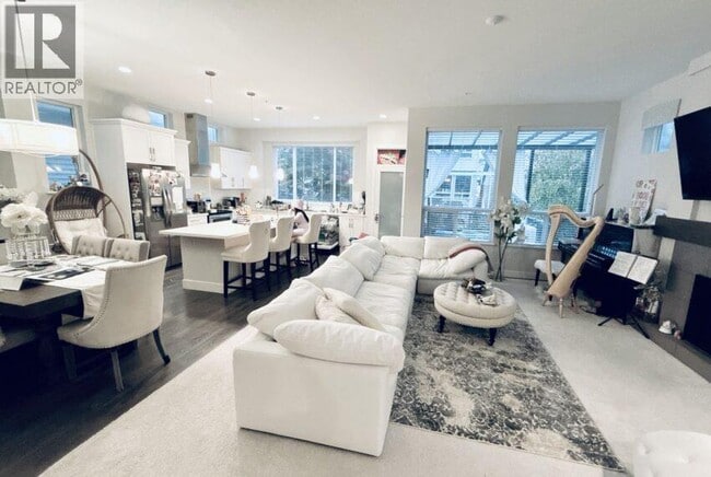 Building Photo - 103XX Wynnyk Way