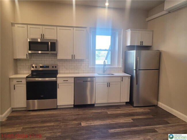 Building Photo - 121 S Main St