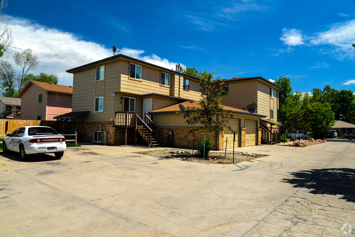 Building Photo - 218 E Longs Peak Ave