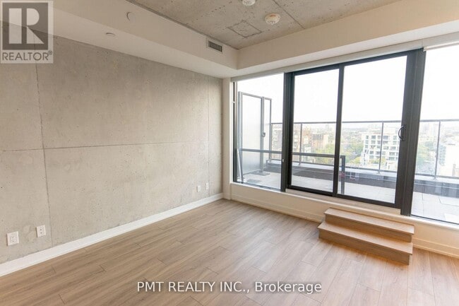 Building Photo - 458 Richmond St W