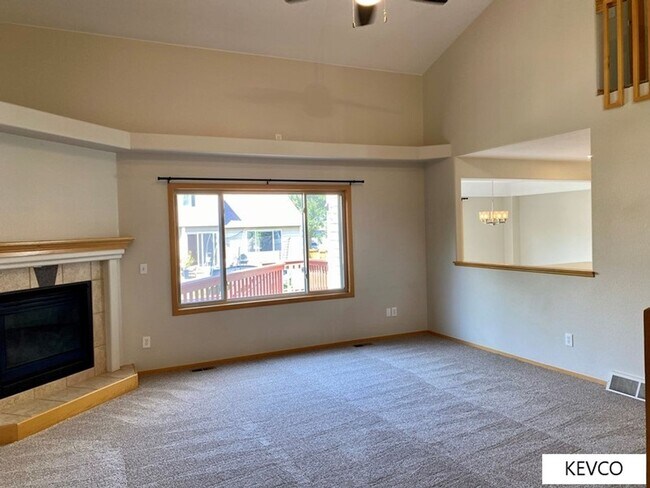 Building Photo - Lovely Home!