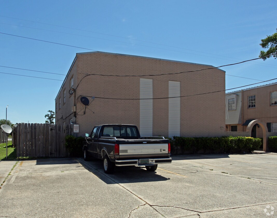 Building Photo - 1433-1437 Hickory Ave
