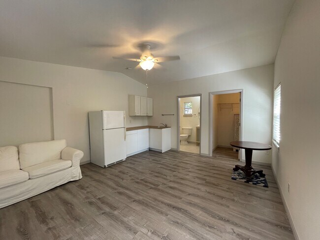 Building Photo - 7034 Delora Dr