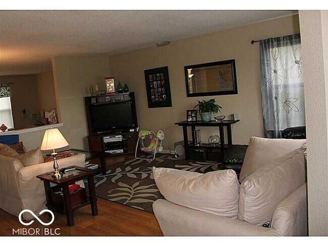 Foto del edificio - 14422 Forsythia Ln