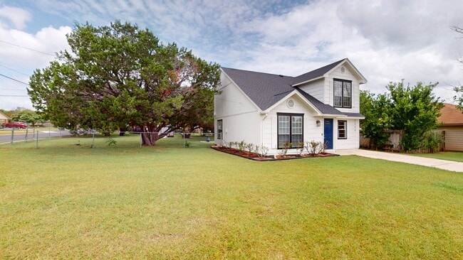 Building Photo - 2206 Lazy Ridge Dr