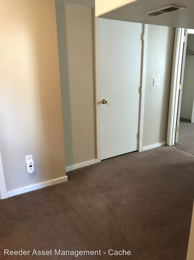 Building Photo - 105 E 600 N