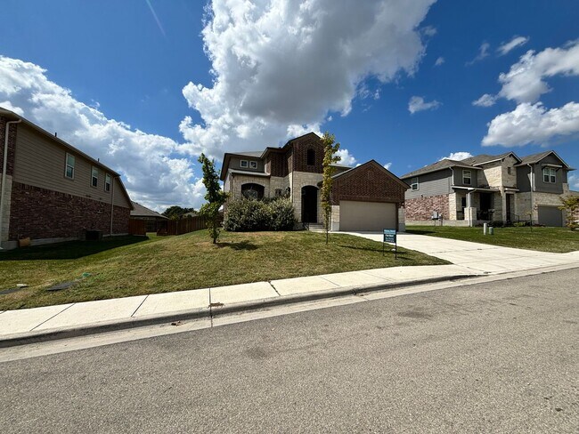 Building Photo - Beautiful Modern Home with Spacious Backya...