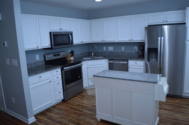 Building Photo - 147 Arlington Downs Blvd