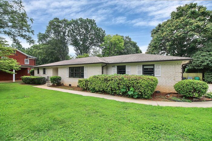 Primary Photo - 3BD/2.5BA on Large Corner Lot w/ Private F...